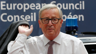 Юнкер спря да говори на английски в Европейския парламент