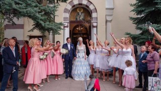 "Мисис баба" Дони Василева вдигна пищна сватба
