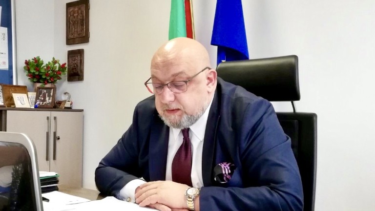 Министър Кралев: Затягането на мерките е задължително