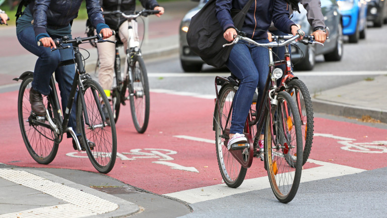 С 338 млн. лири насърчават британците да ходят пеш и да карат колело