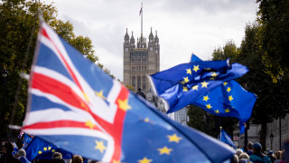 Спектакълът около Лиз Тръс която миналият четвъртък си осигури мястото