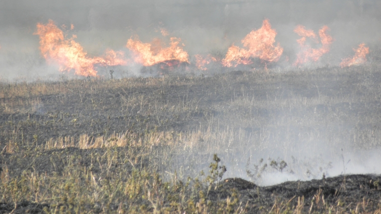 Сметището край Шумен дими, но пожарът е овладян