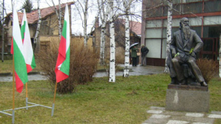 Цветанов откри новия паметник на Майстора в Шишковци