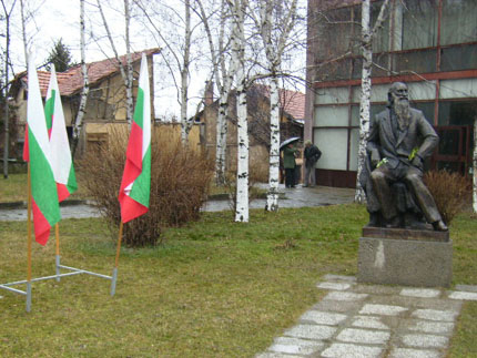 Цветанов откри новия паметник на Майстора в Шишковци