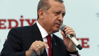 Турски съд осъди журналист от опозиционния вестник Кумюриет на три