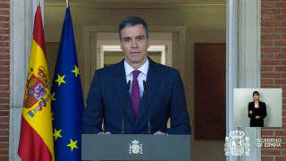 Премиерът на Испания Педро Санчес ще остане на поста си