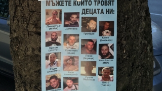 Имената и снимките на наркодилъри виснаха по дърветата около НДК