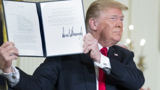 За първи от първата му седмица в Белия дом 45