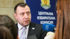 "Възраждане" влиза в битката за властта