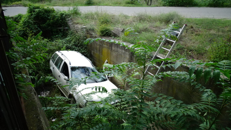 Пиян шофьор падна с колата си в река в Пловдивско