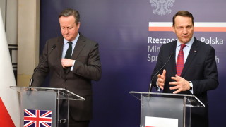 Полският външен министър Радослав Сикорски призова в четвъртък Конгреса на