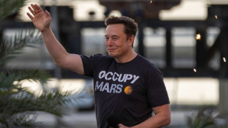 Почти всички големи световни корпорации спряха да рекламират в придобитата