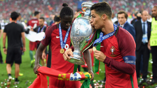 Роналдо празнува победата с футболния си баща (СНИМКА)