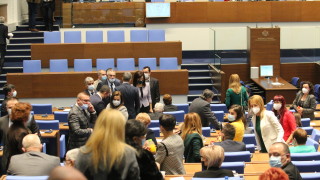 Депутатите решават дали да се свиква Велико народно събрание