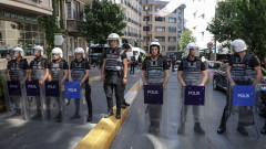 Стотици на гей парада в Истанбул, над 40 задържани 