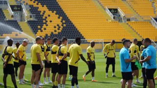 Трима футболисти подновиха тренировки в тима на Ботев Пловдив информираха