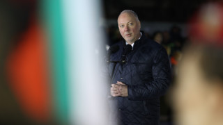 Под освирквания и викове Оставка председателят на парламента Росен Желязков