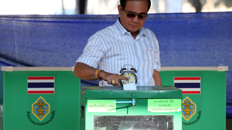 Избирателите в Тайланд днес отидоха до избирателните секции за първите