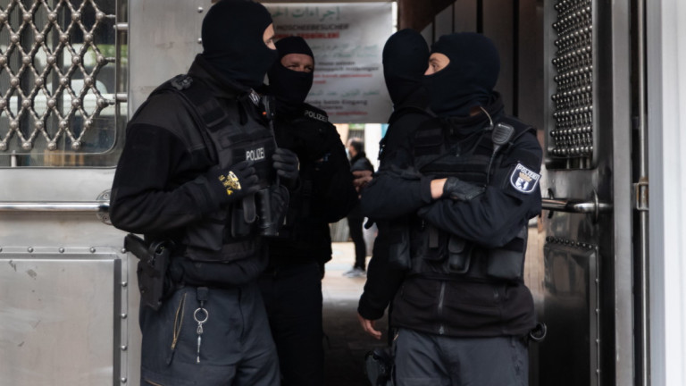 Германската полиция съобщи в петък, че провежда обиски в няколко