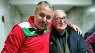 Селекционерът на България Ясен Петров си направи снимка със