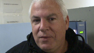 Шефът на баскетбола лъже Гершон за джип