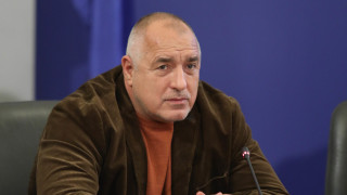 Презапасили сме се със защитни облекла Затова ще помогнем и