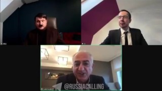 Дует руски шегаджии единият от които облечен като Адолф Хитлер подмами