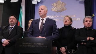 Премиерът Росен Желязков обяви че подава оставка на правителството си
