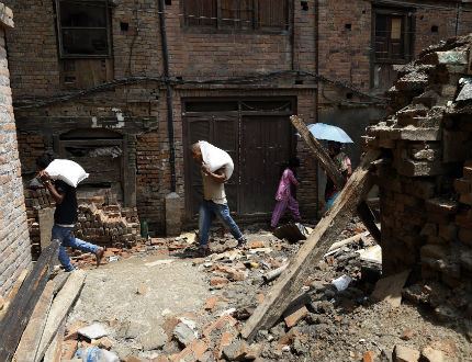 Над 8000 станаха жертвите от земетресението в Непал 