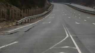 До петък пускат движението в участъка на катастрофата на АМ "Струма"