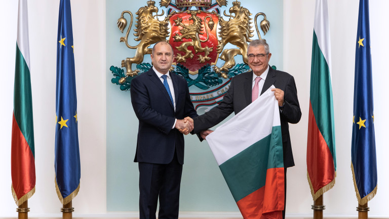 Президентът връчи българското знаме на изследователите в 31-ата Българска антарктическа