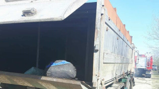 Откриха 12 чужденци в ТИР до Сандански