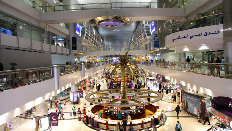 Летището в Дубай се изправя пред спад в броя на пътниците