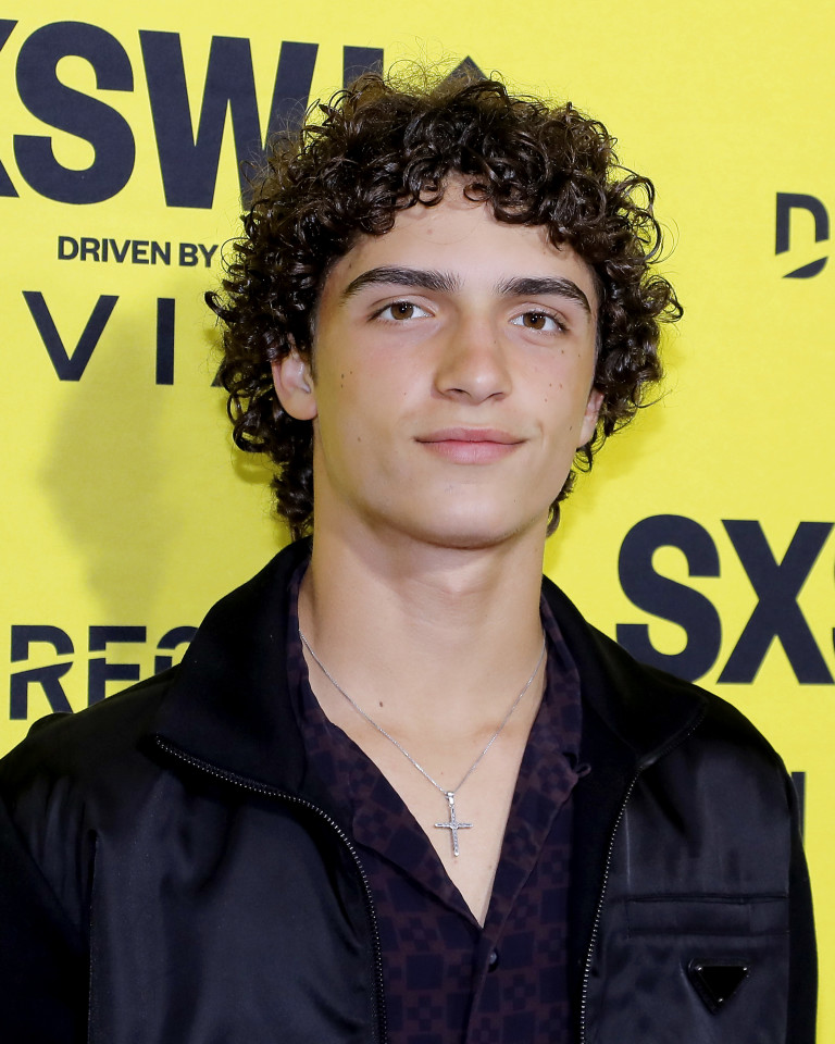 Визуалната аналогия с Матю Маконъхи е поразителна