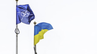 НАТО изпраща "силно послание" за членството на Украйна, но без да дава график