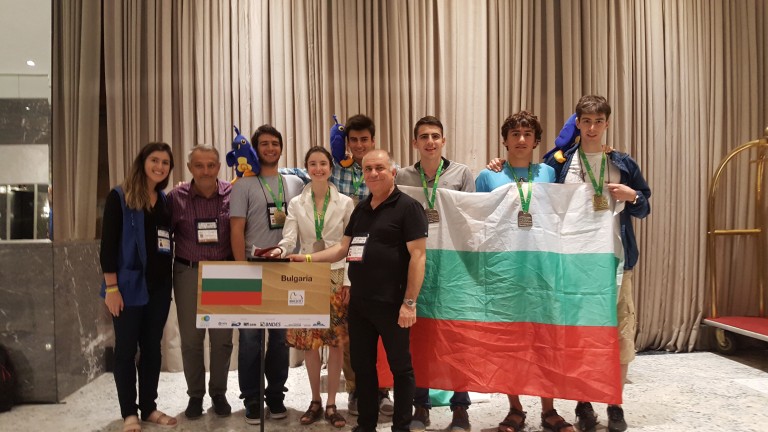 Българският отбор по математика с 4 сребърни и 2 бронзови медала