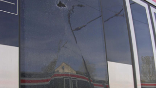 Отново чупят стъкло на нова мотриса