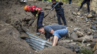 Проливни дъждове причиниха внезапно наводнение в столицата на Гватемала което