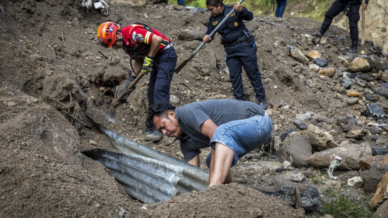 Проливни дъждове причиниха внезапно наводнение в столицата на Гватемала, което