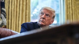 Джон Ийстман адвокат и съветник на Тръмп планира да се предаде