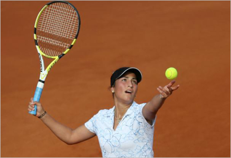 Французойката Резаи елиминира и Шарапова в Истанбул