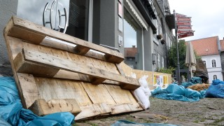 Канцлерът на Германия Ангела Меркел хвърли армията срещу наводненията предаде