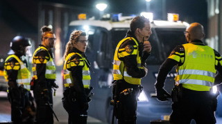 Нидерландската полиция в понеделник съобщи че повече от 200 души