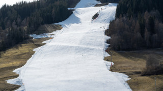 По топлите зими и все по непредсказуемите валежи от сняг отдавна не