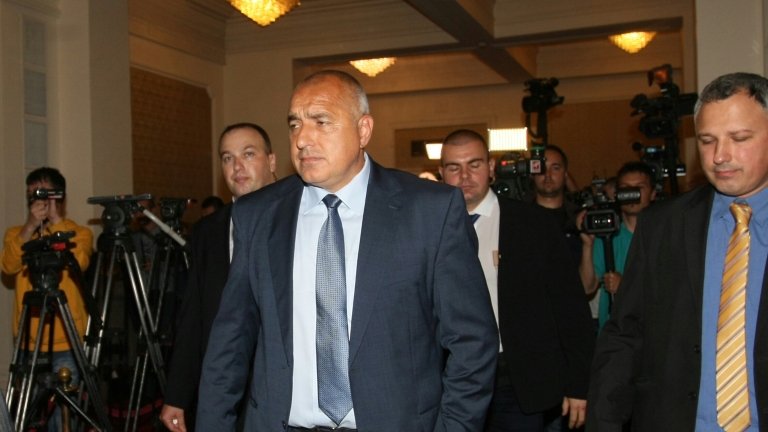 До вчера заради БКП и БСП хората караха по пътеки, кипна Борисов в парламента