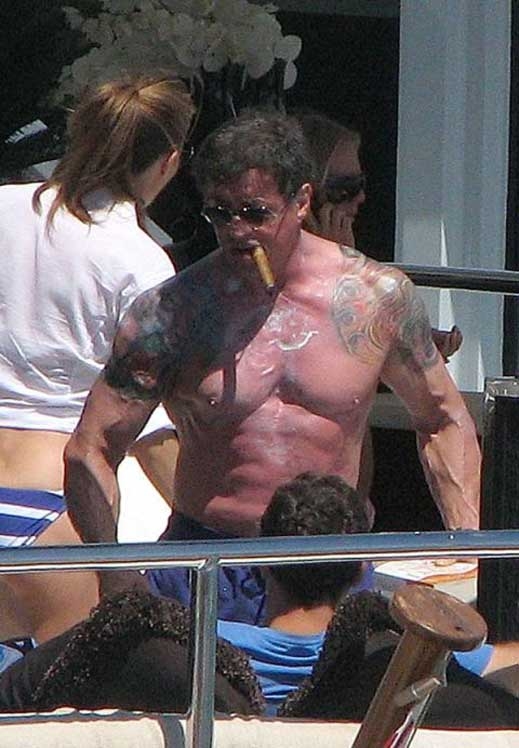 Слай ще си строи къща на брега на Шеруудското езеро