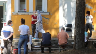 Сърбия затегна мерките и забрани събирания с повече от 5