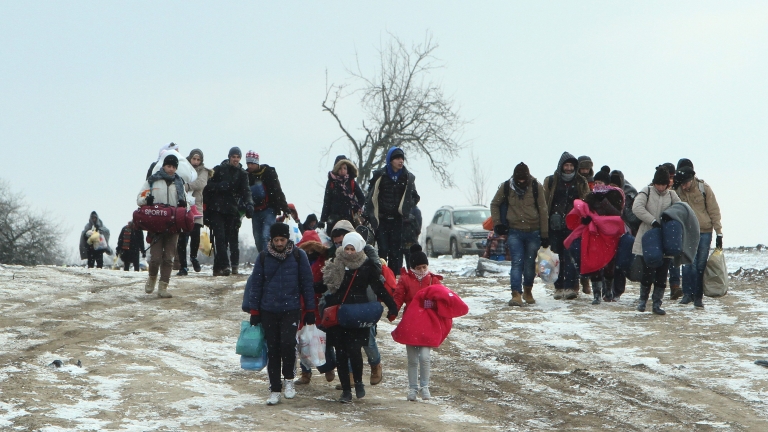 Македония затвори за мигранти границата си с Гърция 