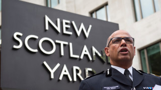 Жена е арестувана по подозрение в терористични престъпления от детективи