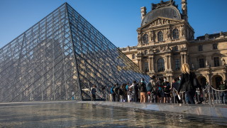 Най големият национален музей на Франция отвори врати Лувърът в който